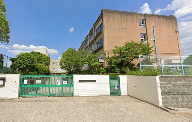 中学校　枚方市立楠葉中学校（中学校）まで713m
