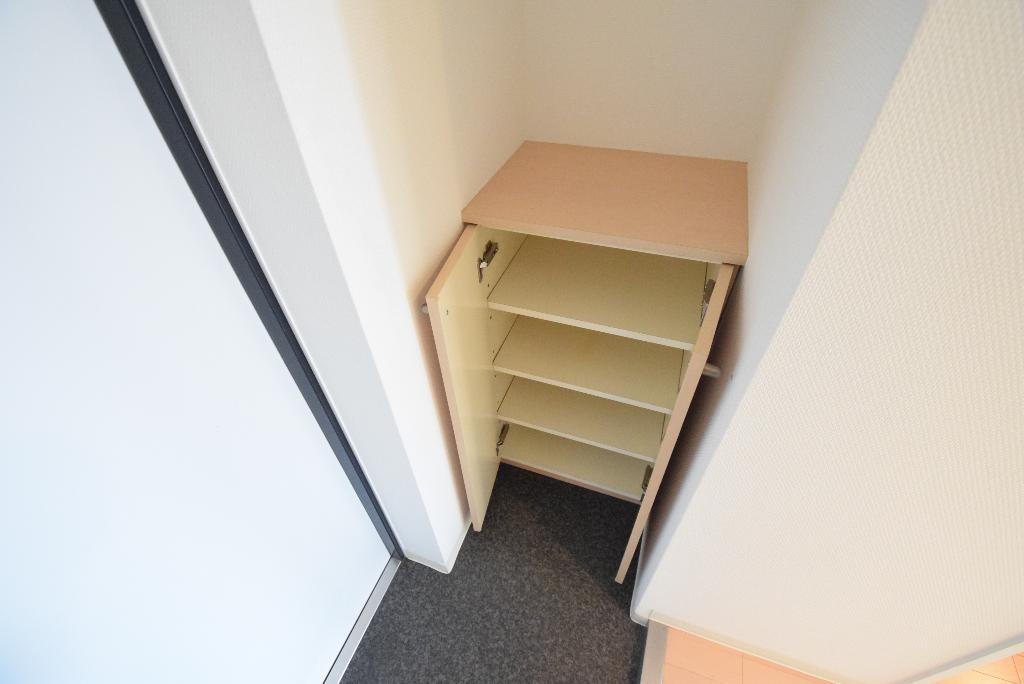 玄関　下駄箱