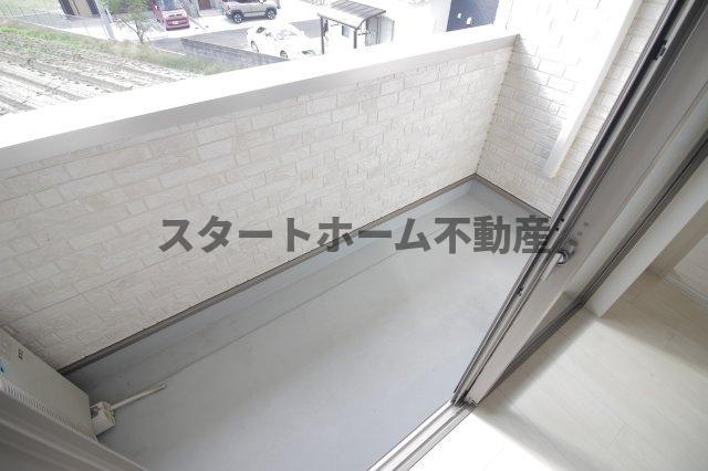 バルコニー　開放的で明るい空間を演出してくれるバルコニーです