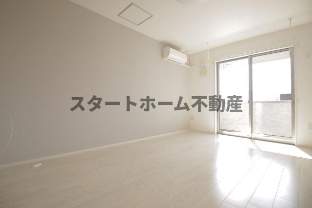 居室・リビング　こちらの居間で趣味の時間をお楽しみください