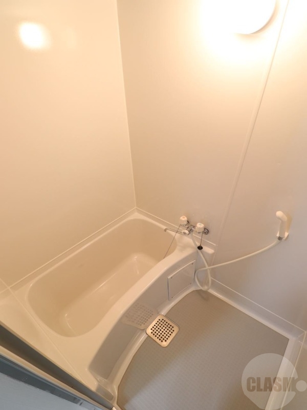 バス・シャワールーム　清潔感のあるバスルーム