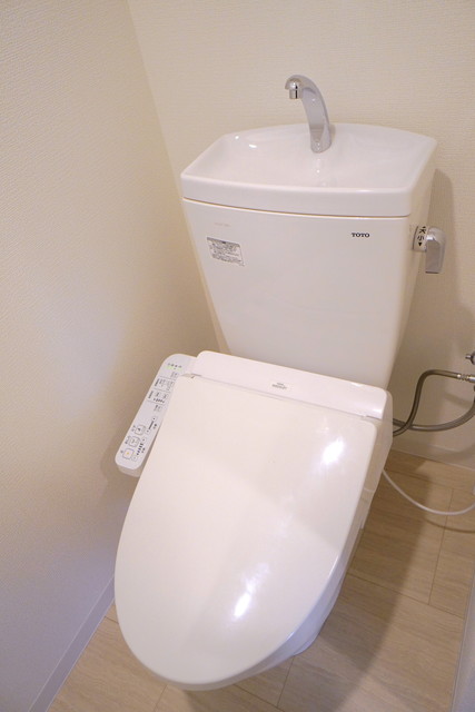 トイレ　※写真は同タイプ住戸です。