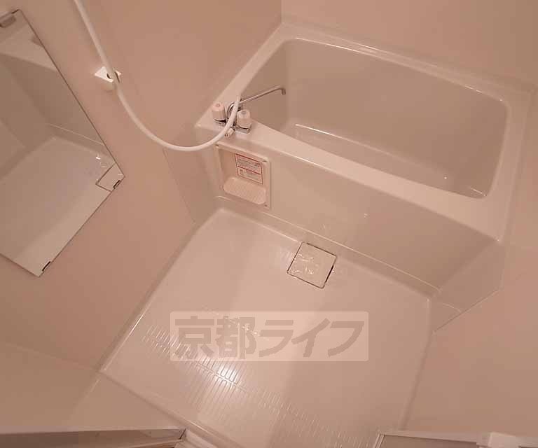 バス・シャワールーム　清潔感あるお風呂