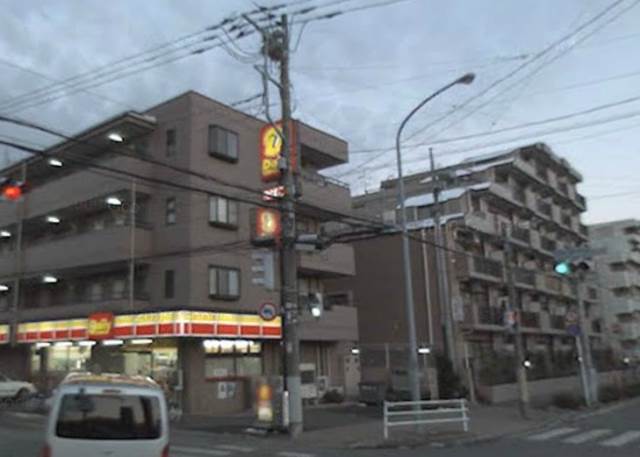 コンビニ　デイリーヤマザキ（コンビニ）まで550m