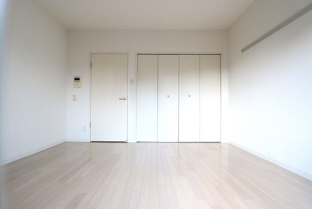 居室・リビング　白基調の綺麗なリビングです