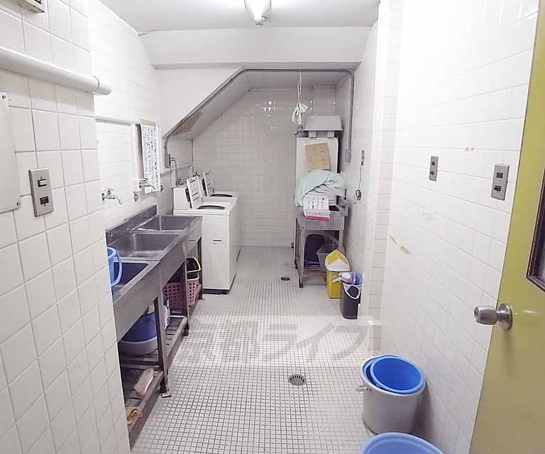 その他　共用コインランドリー。１回２００円です。
