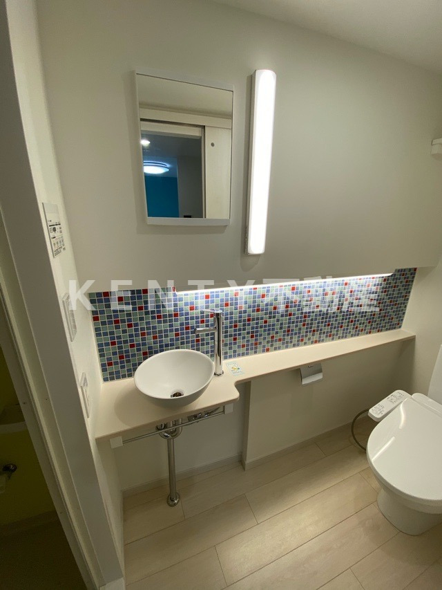 洗面設備　スペースが確保できる洗面所です