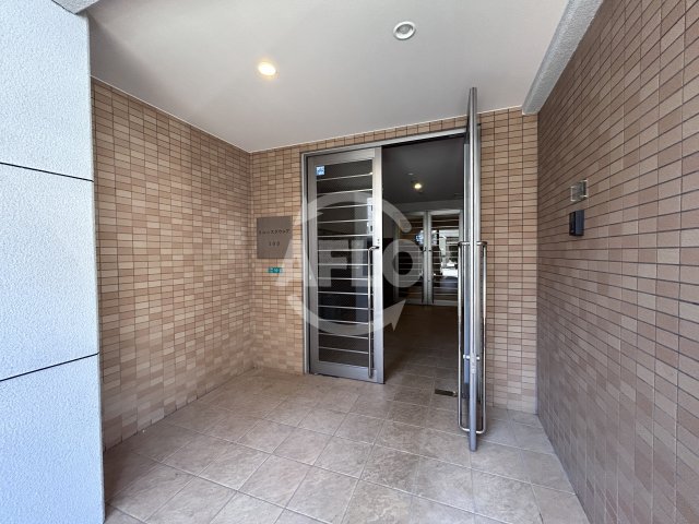 エントランス　リバースクエア103　エントランス