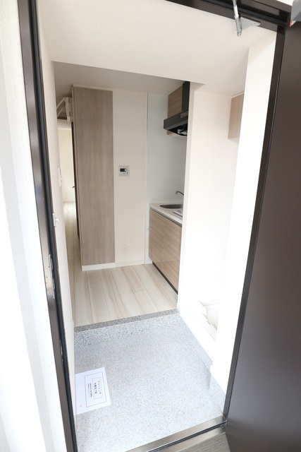 玄関　※写真は他号室です