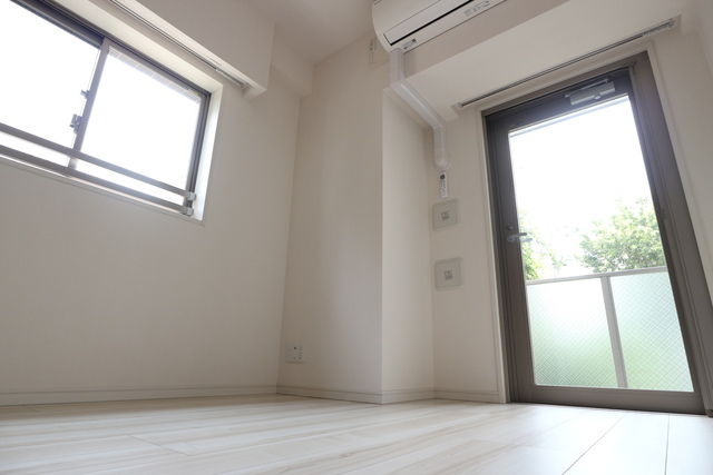 居室・リビング　※写真は他号室です