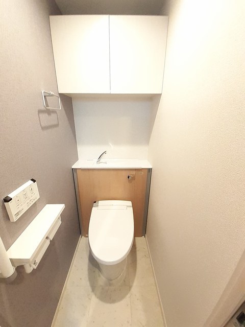 トイレ　温水洗浄便座