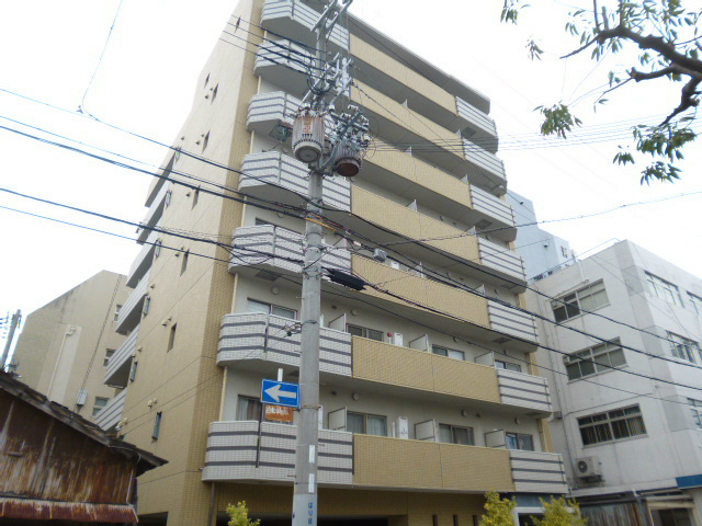 建物外観　鉄筋コンクリート造りです