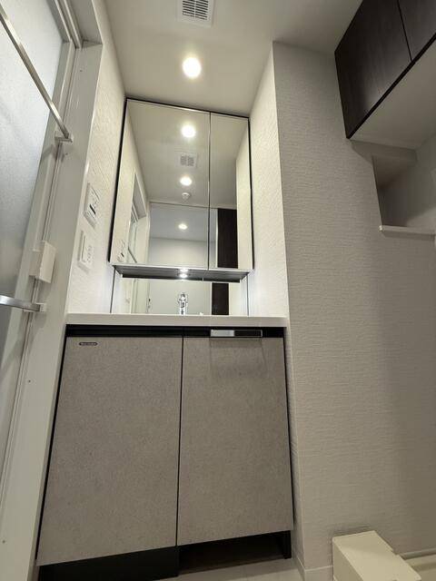 洗面設備　人気な独立洗面台です