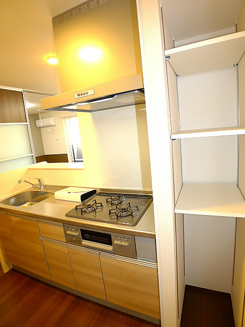 キッチン　都市ガス使用、3口コンロシステムキッチン