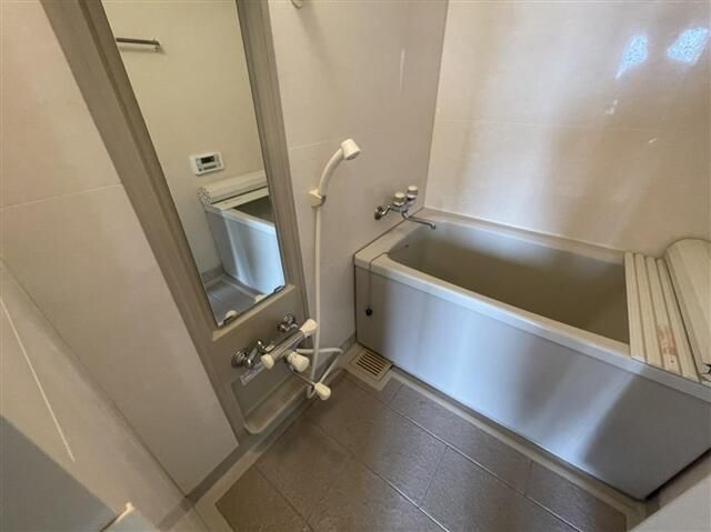 バス・シャワールーム　コンパクトで使いやすいお風呂です