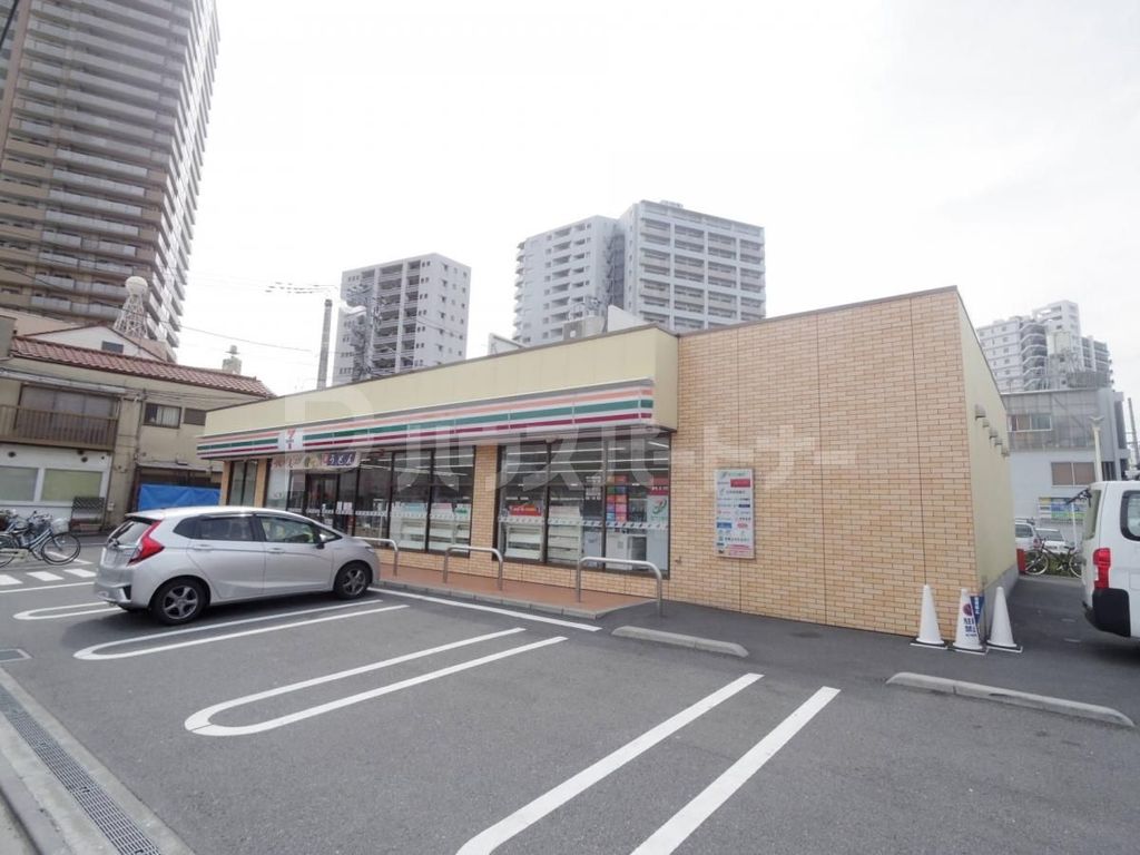 コンビニ　セブンイレブン荒川町屋1丁目店（コンビニ）まで70m