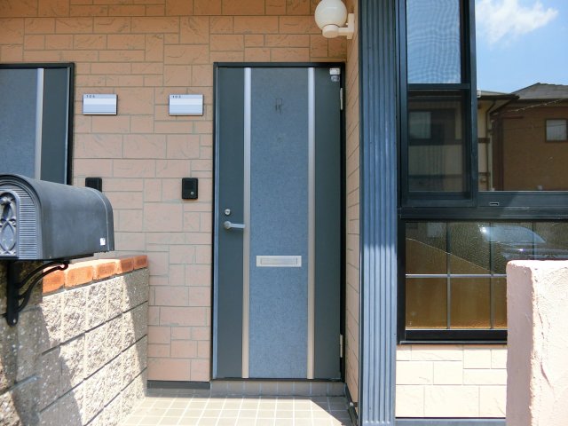 エントランス　※画像は103号室です