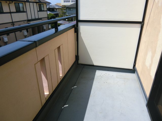 バルコニー　※画像は103号室です。2階南側にバルコニー有り