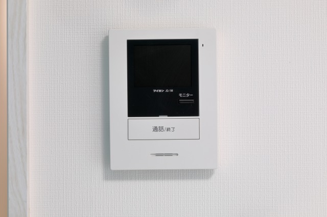 セキュリティ　来客を確認できて安心のTVモニター付きインターホン