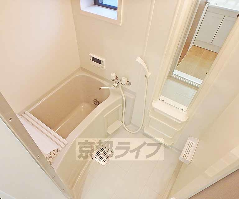 バス・シャワールーム　リラックスできるバスルームです。