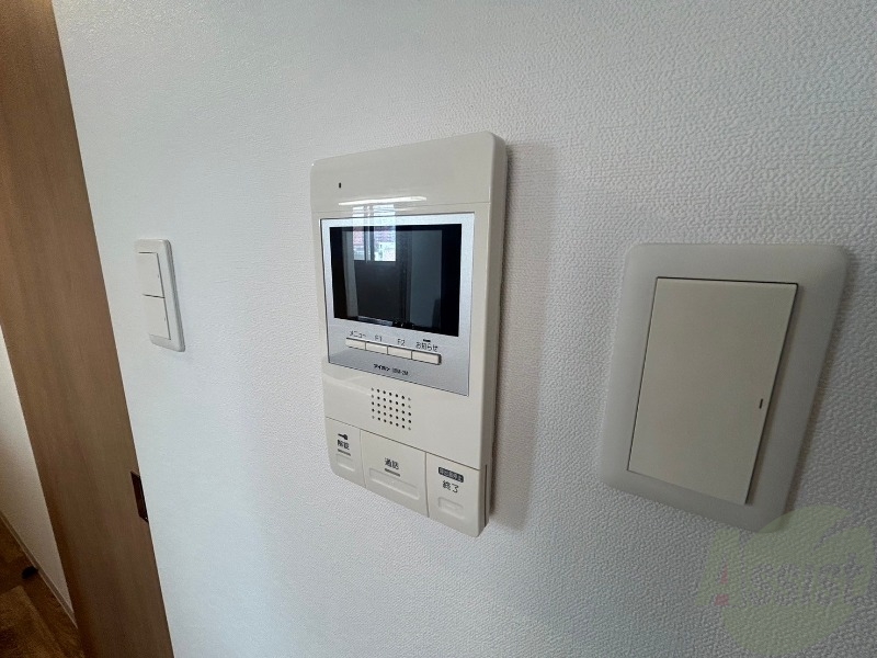 セキュリティ　ＴＶモニター付インターホンです。来客者の顔が見えるので安心！