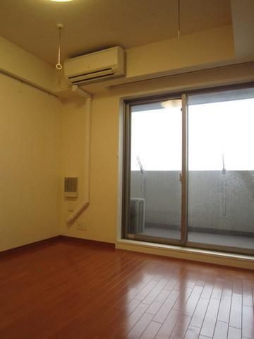 居室・リビング　室内