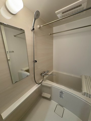 バス・シャワールーム　落ち着いた空間のお風呂です