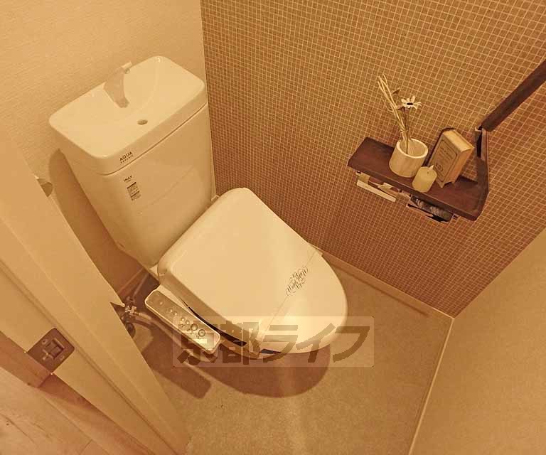 トイレ　ウォシュレット機能付きトイレです。