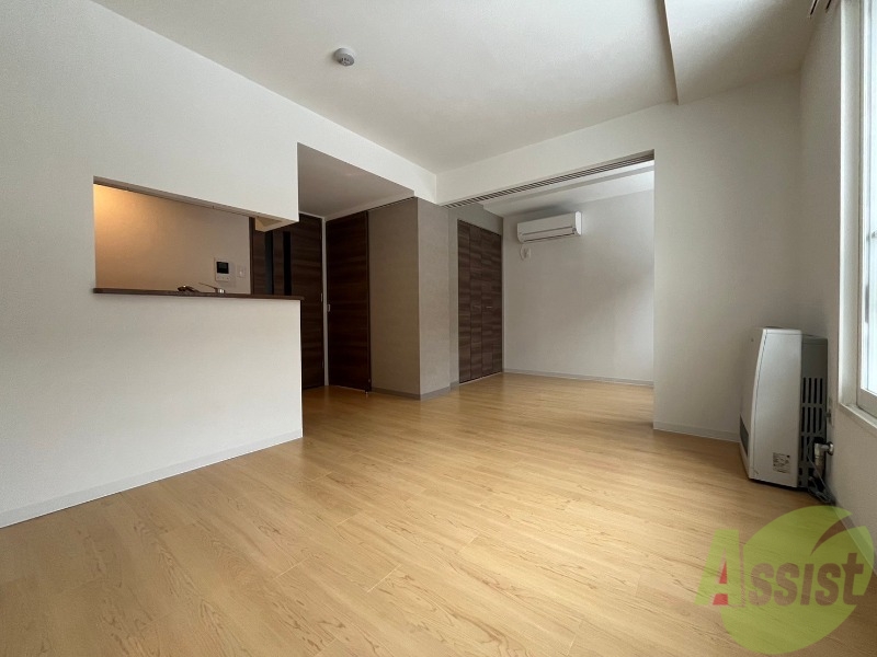 居室・リビング　広くてきれいなリビングです！快適に過ごせそうですね。