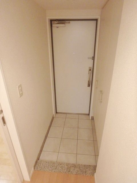 玄関　※別部屋参考写真