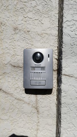 セキュリティ　TVインターホンでドアを開けなくても来訪者を確認できます。