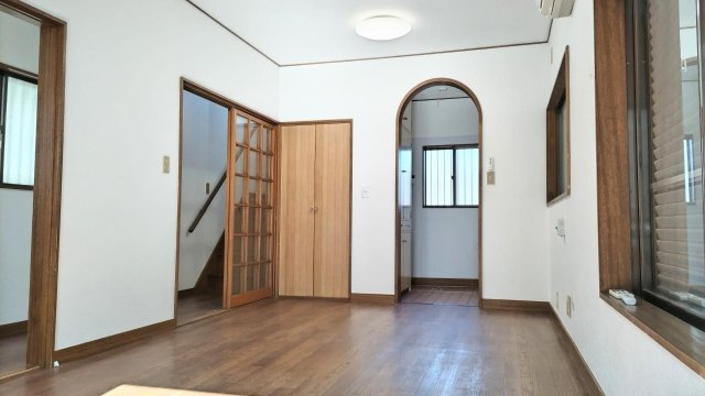 居室・リビング　約12畳と広く、南向きで明るく温かく過ごせます。