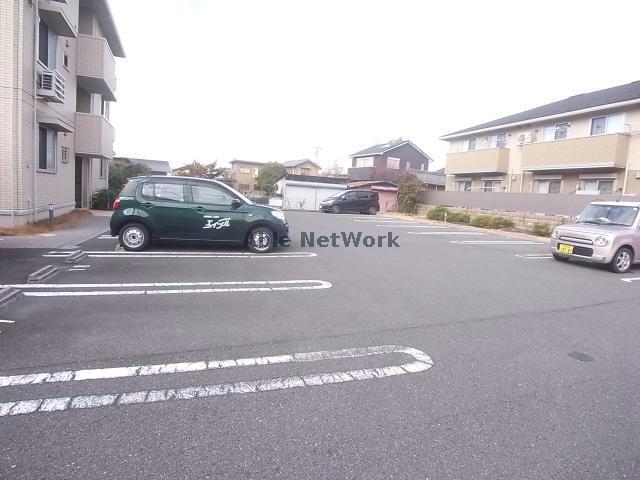 駐車場　駐車場