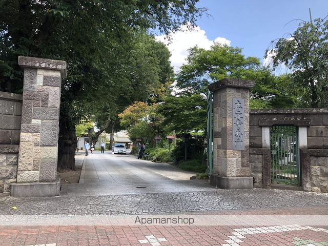 中学校　八王子市立第六中学校（中学校）まで434m