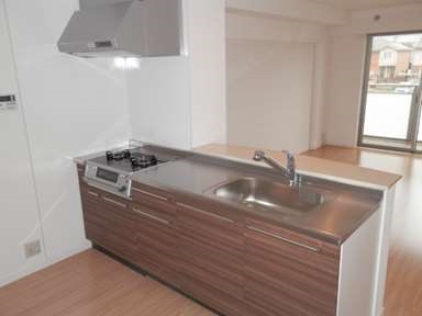 キッチン　同物件の同じ間取りのお写真です。現況優先でお願いします。