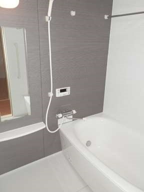 バス・シャワールーム　同物件の同じ間取りのお写真です。現況優先でお願いします。