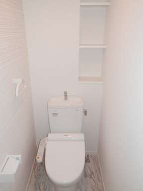 トイレ　同物件の同じ間取りのお写真です。現況優先でお願いします。