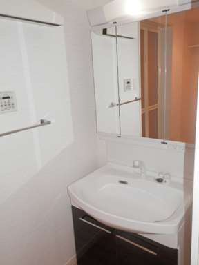 洗面設備　同物件の同じ間取りのお写真です。現況優先でお願いします。