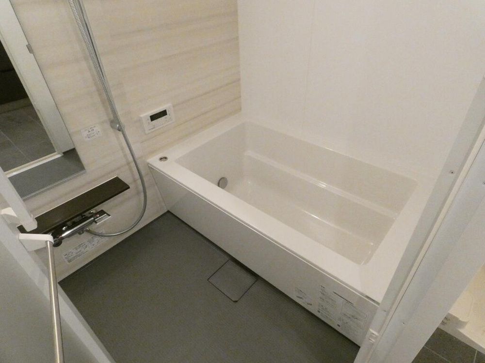 バス・シャワールーム　コンパクトで使いやすいお風呂です