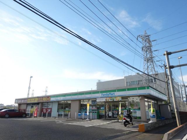 コンビニ　ファミリーマート鳩ヶ谷南店（コンビニ）まで462m