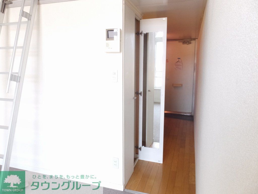 その他部屋・スペース　全身鏡付きのクローゼットです。