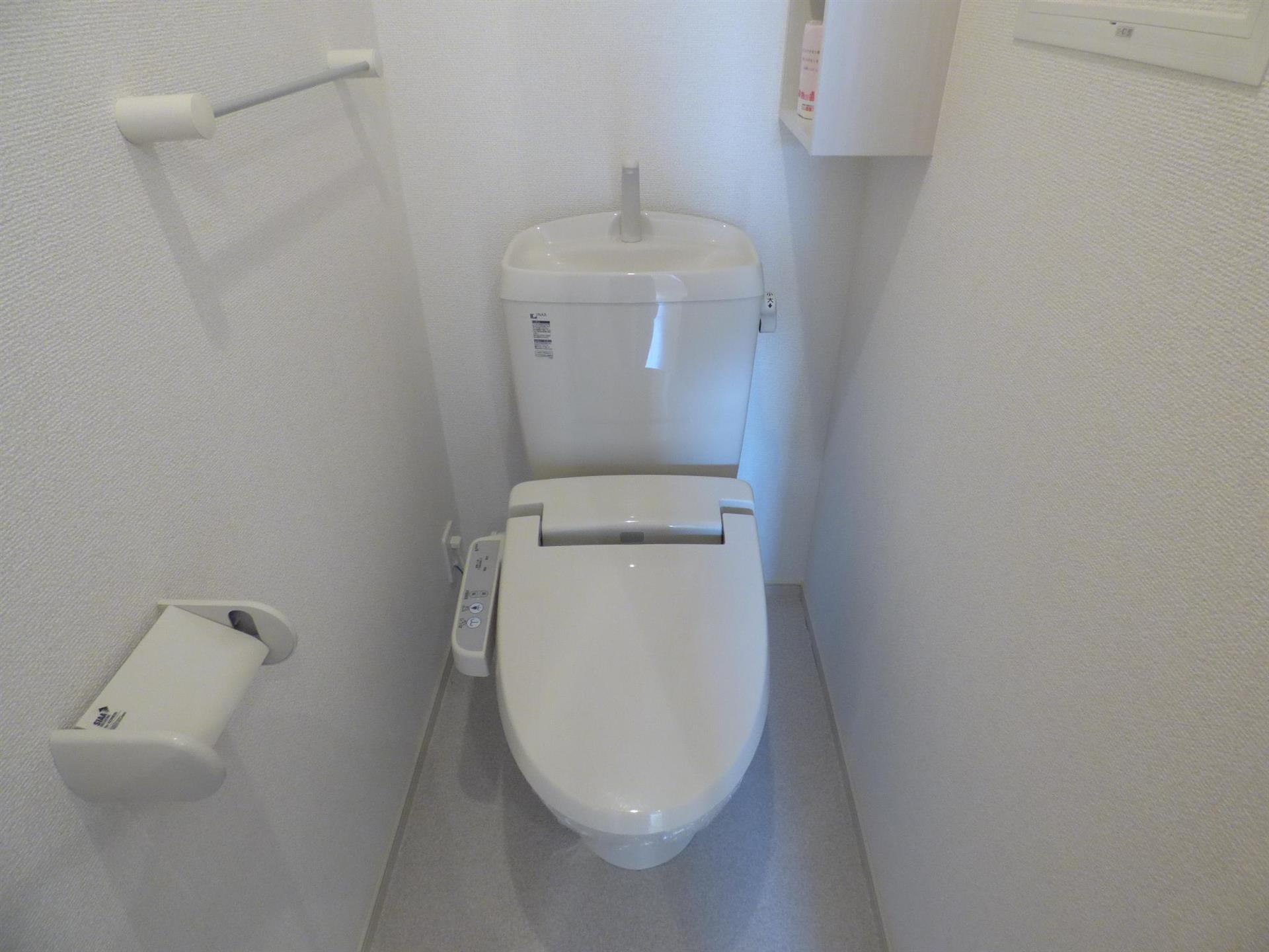 トイレ　温水洗浄便座