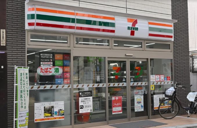 コンビニ　セブンイレブン三軒茶屋病院前店（コンビニ）まで469m