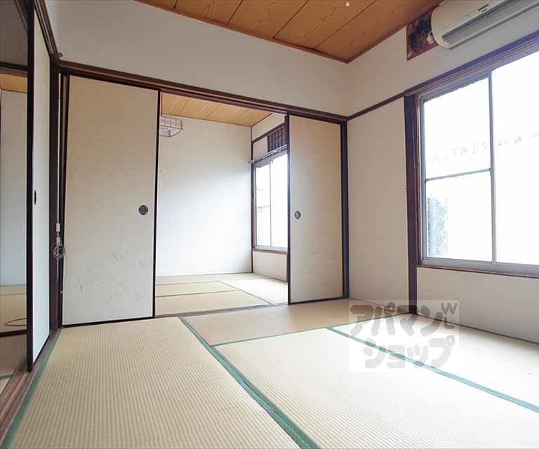 吉田上阿達町貸家の居間写真