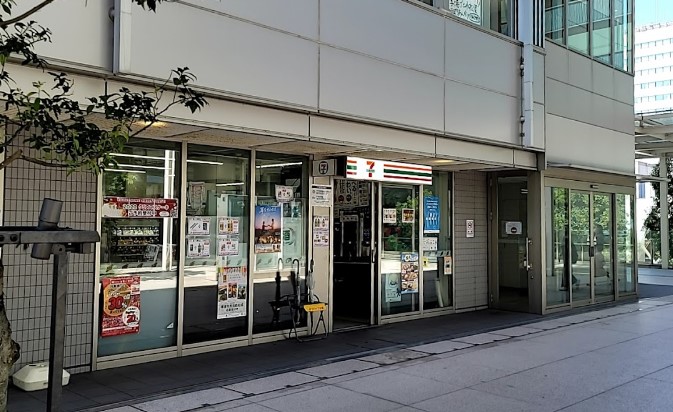 コンビニ　セブン-イレブン なぎさテラス店（コンビニ）まで861m