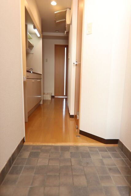 玄関　※別室の参考写真の為、現況優先です。