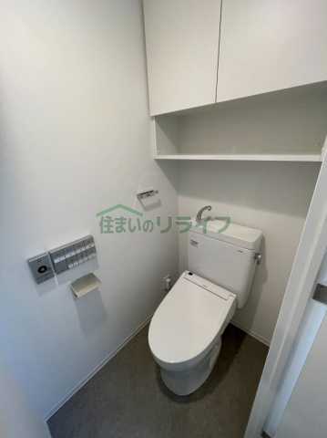 トイレ　別部屋の写真になります。