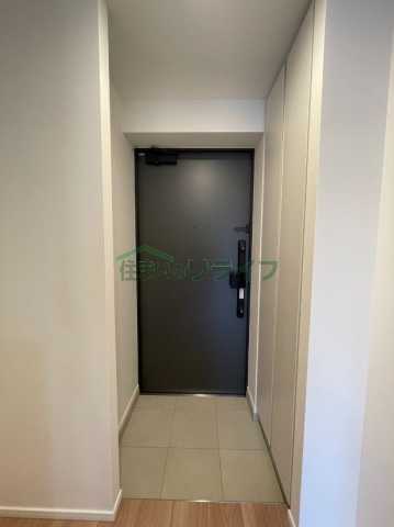 玄関　別部屋の写真になります。