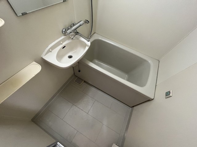 バス・シャワールーム　コンパクトで使いやすいお風呂です