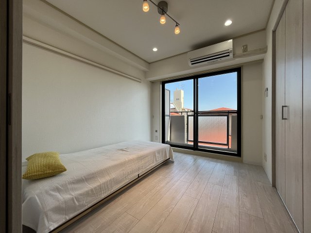 その他部屋・スペース　開放的な寝室です